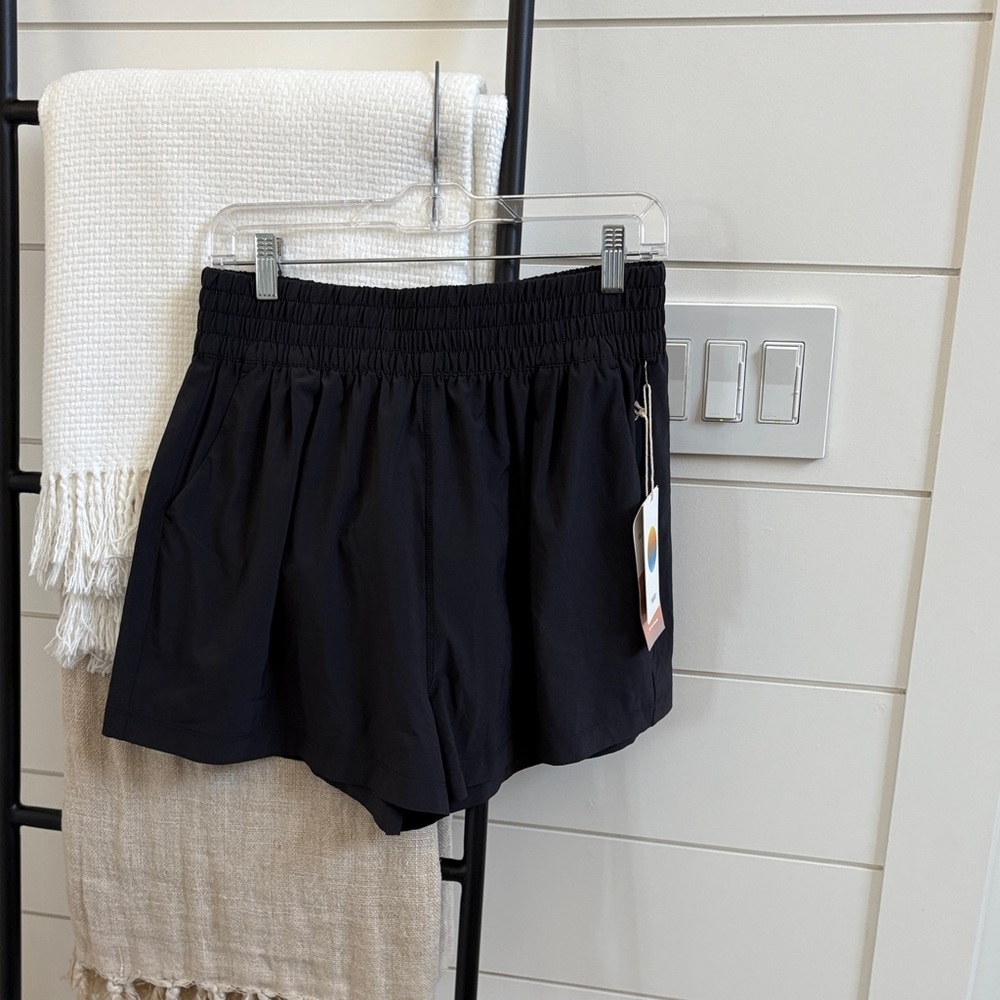 Vuori Villa Short. Size L. Black.